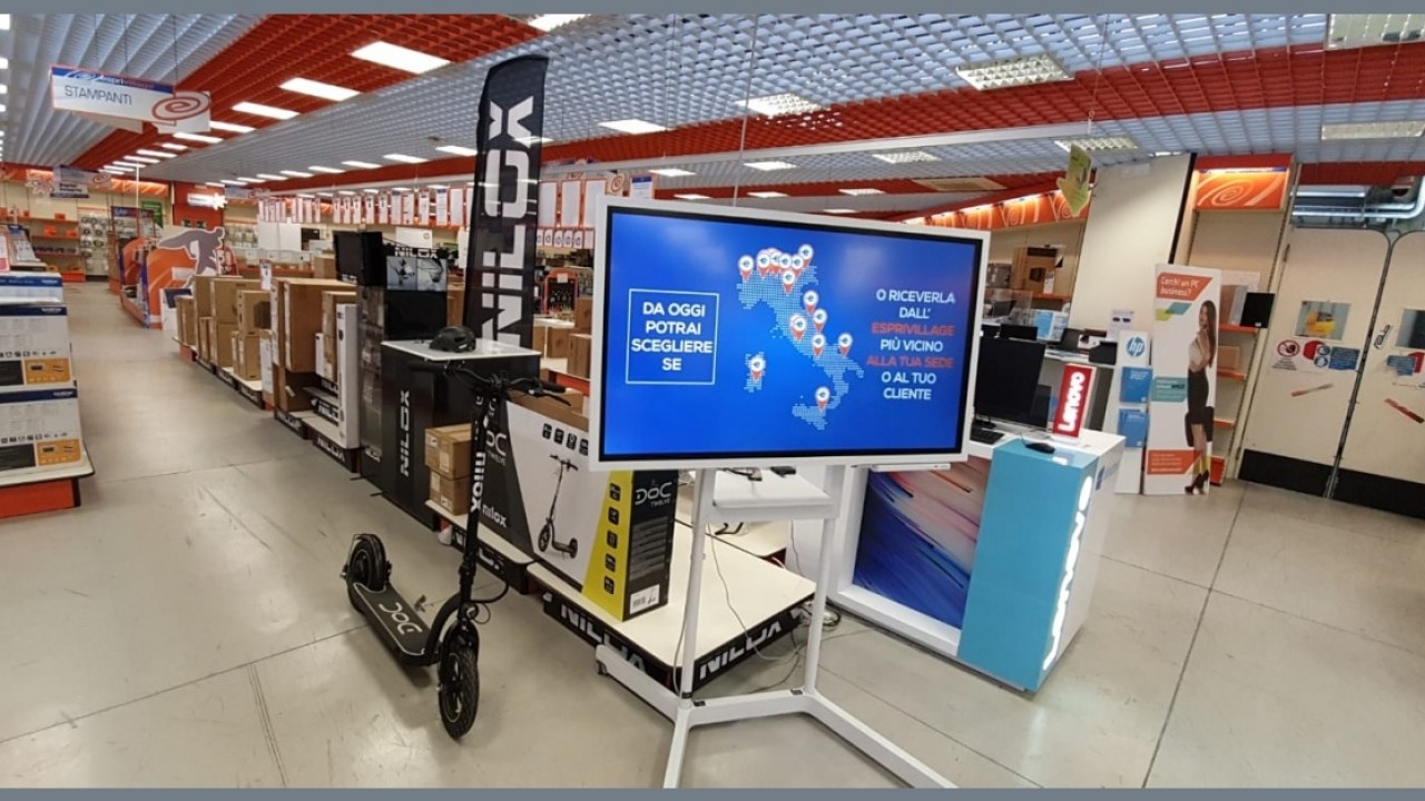 Esprivillage, Cash & Carry con i servizi al centro