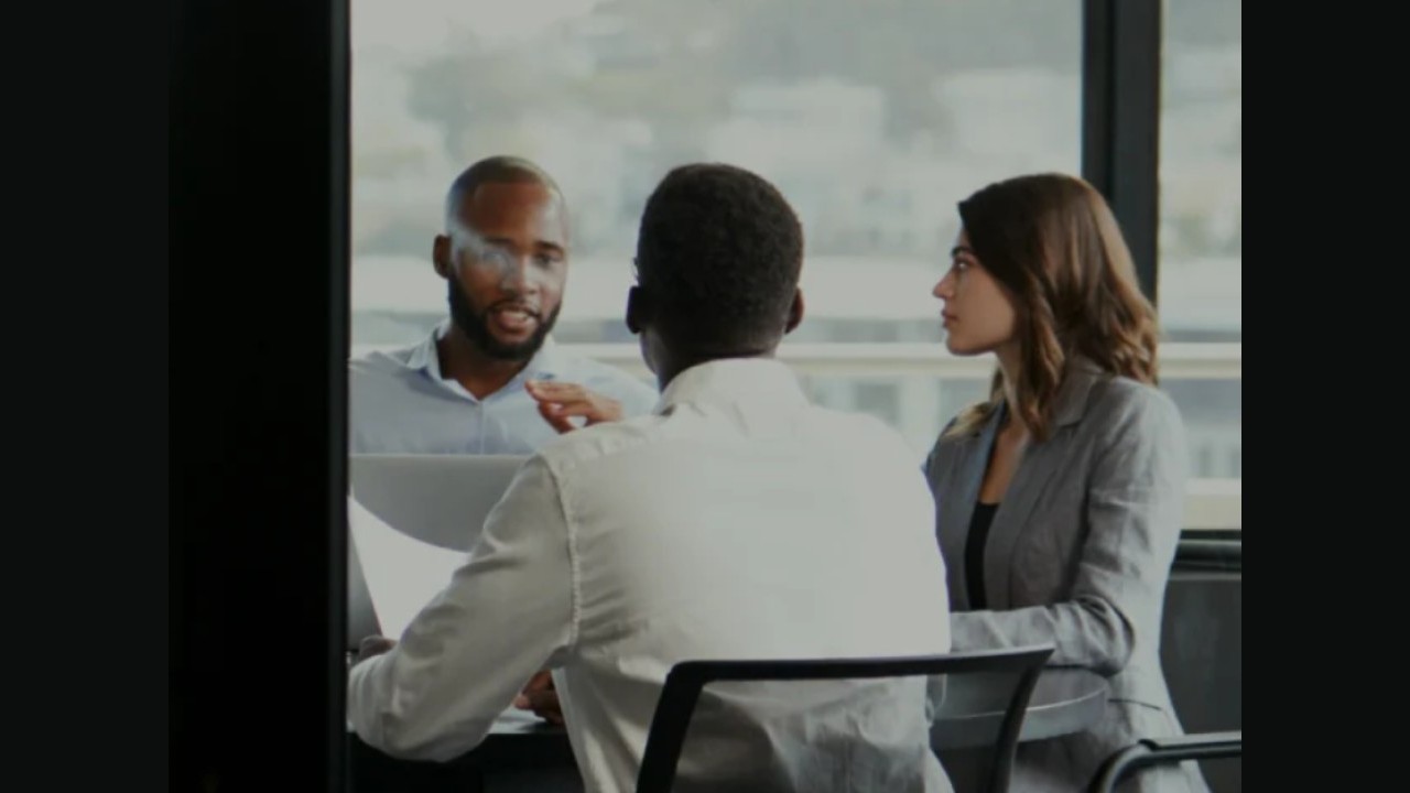 Il 2026 dei CEO tra crescita, tagli costi, rivoluzione AI e lavoro ibrido